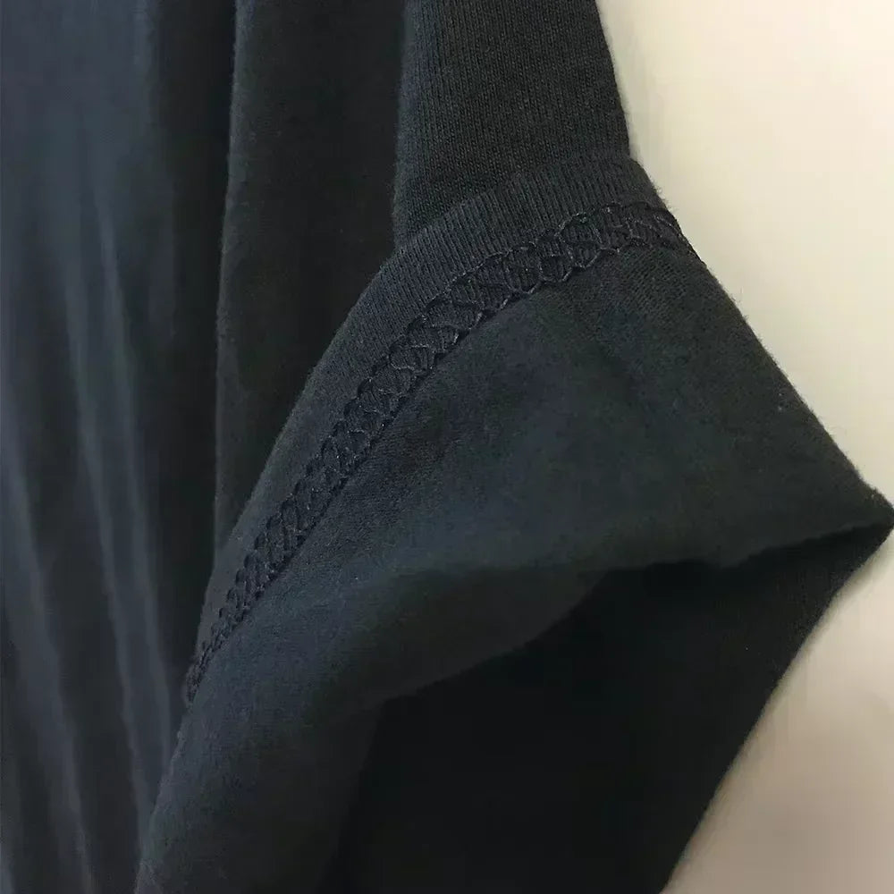 تيشيرت مطبوع عليه صورة مغني الراب إمينيم ومارشال بايوس ماذرز من ألبوم صيف 2025، بتصميم هيب هوب كلاسيكي، مصنوع من القطن الخالص 100%.