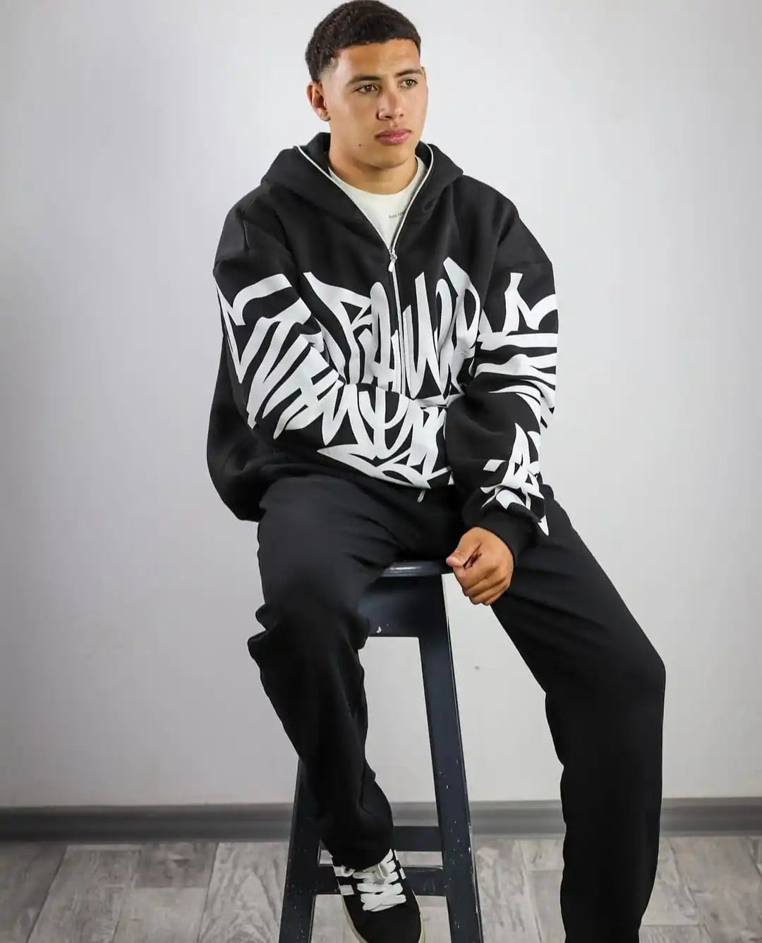 هودي عصري مطبوع عليه حروف جرافيتي وسحاب، بتصميم ريترو Y2K، رجالي، قوطي، هيب هوب، بانك، كاجوال، واسع، سويت شيرت هاراجوكو